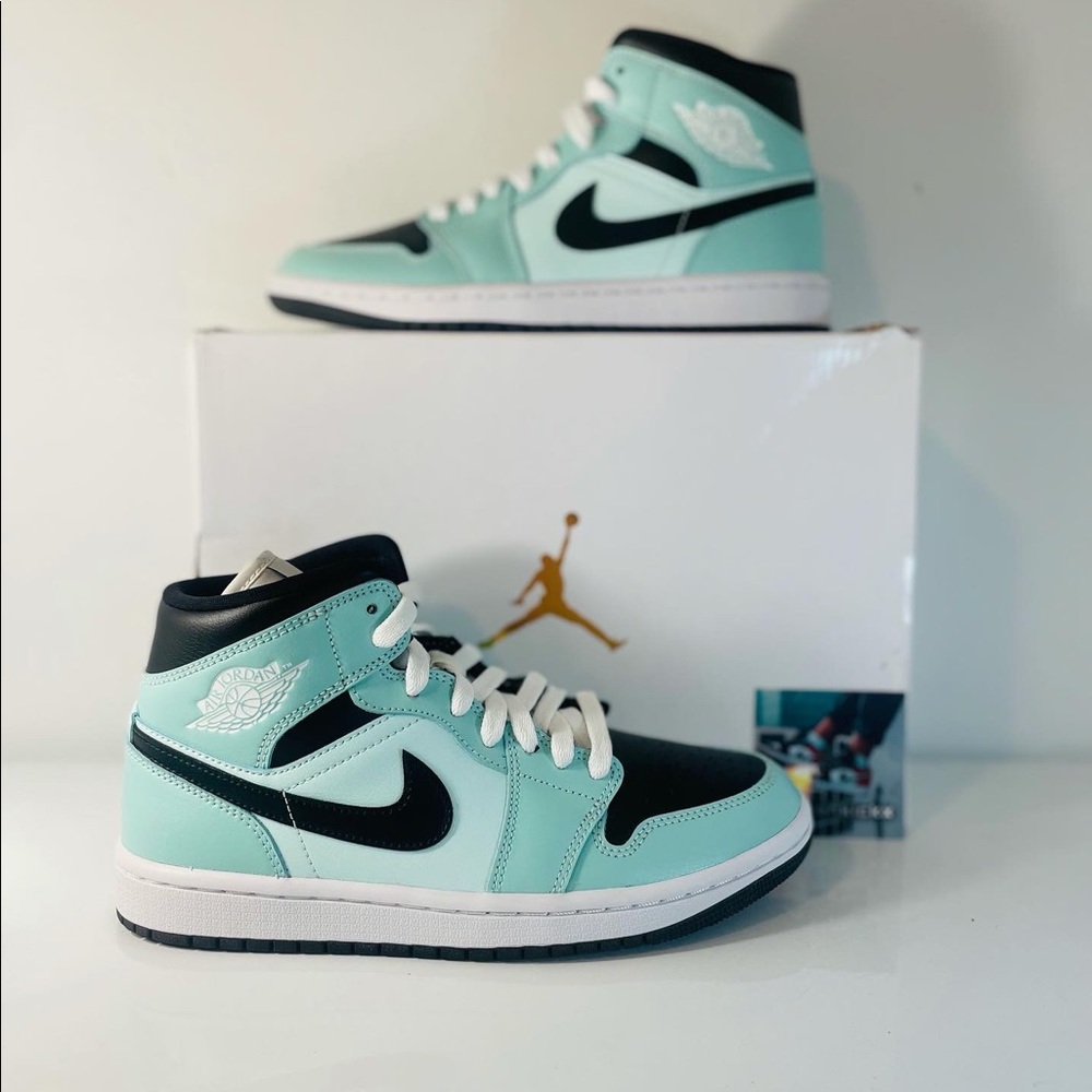 Jordan 1 Mid Aqua